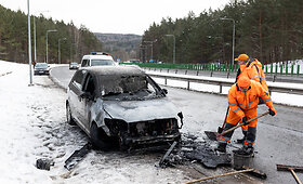 Penktadienio incidentas judrioje Vilniaus gatvėje: ma&scaron;ina užsidegė kelionės metu