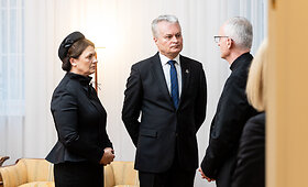Prezidentas Gitanas Nausėda pasira&scaron;ė užuojautų knygoje popiežiaus emerito Benedikto XVI atminimui pagerbti