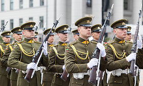 Valstybės vėliavos pakėlimo ceremonija Gedulo ir vilties bei Okupacijos ir genocido dienos proga