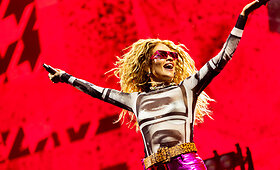 Rita Ora surengė koncertą Vilniaus Vingio parke
