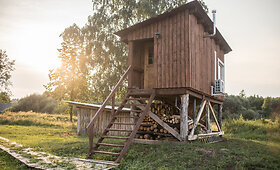 Namelis ant kojelių &bdquo;Arčiau gamtos&ldquo;