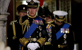 &bdquo;Princų budynės&ldquo; prie Elizabeth II karsto