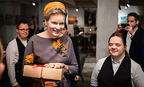 Diana Nausėdienė ir karalienė Mathilde lankėsi socialiniame restorane &bdquo;Pirmas blynas&ldquo;