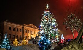 Skaudvilėje įžiebta Kalėdų eglė