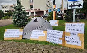 Kalvarijos gimnazijos mokytoja paskelbė bado akciją