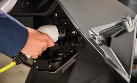 BMW pristatė elektrinį miesto motorolerį &bdquo;CE 04&ldquo;
