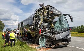 Estijoje &bdquo;Lux Express&ldquo; autobusas įlėkė į vilkiką