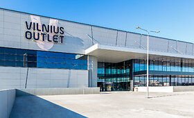 Prie&scaron;nuodis nuoboduliui &ndash; &bdquo;Vilniaus Outlet&ldquo; pramogų erdvės: tikrieji nutrūktgalviai kitur to neras