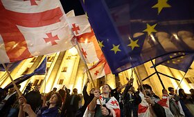 Prie&scaron;taringas įstatymas i&scaron;&scaron;aukė į gatves de&scaron;imtis tūkstančių kartvelų