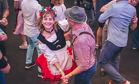 Kauno &bdquo;Oktoberfestas&ldquo; vėl traukia minias: rudenį vyksiančioje &scaron;ventėje rezervuota daugiau nei pusė stalų