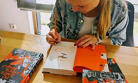 &bdquo;Vilnius Outlet&ldquo; kviečia į ra&scaron;ytojos Au&scaron;rinės Tilindės naujosios knygos pristatymą: jautri ir &scaron;maik&scaron;ti istorija nepaliks abejingų