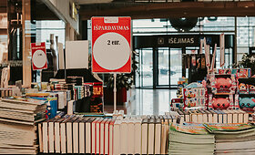 Mal&scaron;inkite vasaros skaitymo tro&scaron;kulį &bdquo;Vilnius Outlet&ldquo; jau tradicinėje &bdquo;Knygų mugėje&ldquo;: skaitiniai čia kainuos tiek, kiek buteliukas vandens