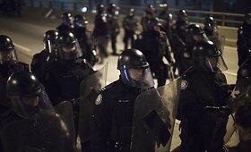 Tamilai protestuodami užblokavo greitkelį