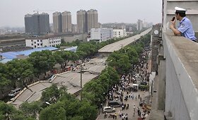 Kinijoje sugriuvo 200 metrų tilto