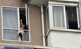 Kinijoje vyras bandė nužudyti savo dukrą ir nusižudyti