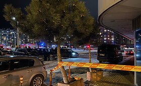 Vilniuje, Gabijos g., suskilus sienai evakuojami namo gyventojai