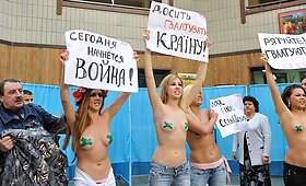 Ukrainoje protestavo nuogos &bdquo;Femen&ldquo; aktyvistės