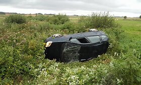 Alytaus rajone apvirto automobilis su trimis neblaiviais vyrais
