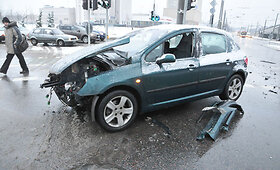 Per susidūrimą Vilniuje sudaužyti trys automobiliai