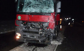 Kazlų Rūdos savivaldybėje mikroautobusas susidūrė su dviem vilkikais