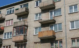 Klaipėdoje pradėjo byrėti daugiabučio balkonas