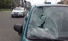 Vilniuje per avariją sužalota de&scaron;imtmetė dviratininkė