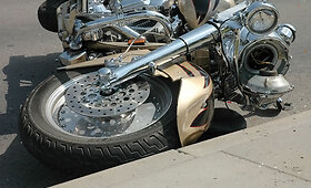 Per motociklo avariją sužaloti du žmonės