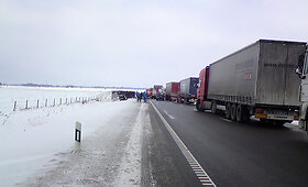 Kelyje Via Baltica susidūrė vilkikai
