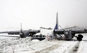 Lėktuvo traukimo i&scaron; ežero operacija
