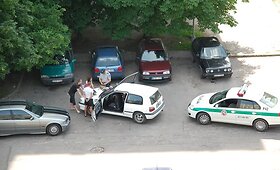 Jaunuoliai į policijos komisariatą pakliuvo dėl keistų automobilio numerių