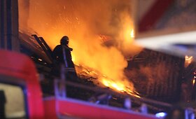 Vilniaus Užupyje ugnis nusiaubė trijų auk&scaron;tų gyvenamąjį namą