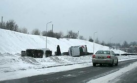 Vilniuje apsivertė dar vienas automobilis