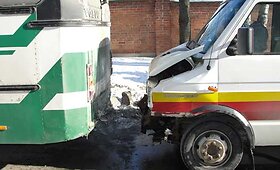 Tel&scaron;iuose susidūrė du autobusai, sužaloti trys keleiviai
