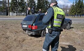 Vilniuje &bdquo;Peugeot&ldquo; taranavo į degalinę sukusį automobilį &bdquo;Audi&ldquo;