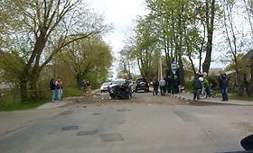 Lentvaryje apsivertus automobiliui sužalotas žmogus