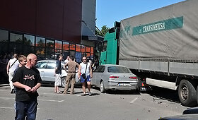 Nevaldomas vilkikas Vilniuje apgadino maždaug 20 automobilių