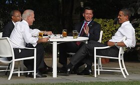 Obama skandalą dėl rasinio skirstymo &scaron;aldė alumi 