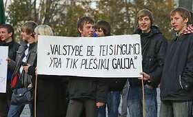 Minint kovos su skurdu dieną prie Vyriausybės surengtas mitingas