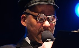 Keistuolių teatre i&scaron;dalinti pasaulio pabaigos &bdquo;Zenonai&ldquo;