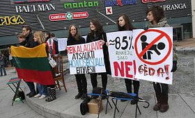 Mitingas prie&scaron; homoseksualų eitynes Vilniuje