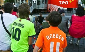 Vilniaus Rotu&scaron;ės aik&scaron;tė prisipildė futbolo sirgalių