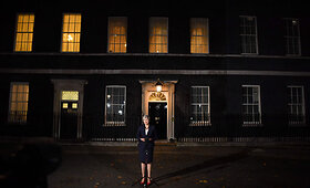 Theresos May parei&scaron;kimas, vyriausybei patvirtinus &bdquo;Brexit&ldquo; susitarimo projektą