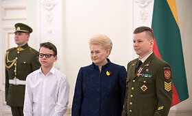 Dalia Grybauskaitė įteikė valstybės apdovanojimus