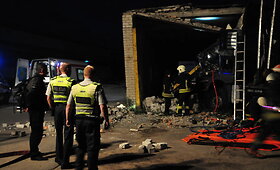 Vilniuje į mūrinę sieną atsitrenkė vilkikas