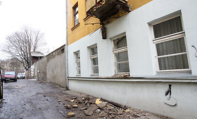 Laisvės alėjoje nukrito balkonas