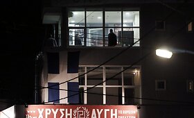 Atėnuose prie neonacių partijos &bdquo;Auksinė au&scaron;ra&ldquo; būstinės aidėjo &scaron;ūviai