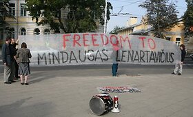 Piketas prie Jungtinės Karalystės ambasados Vilniuje