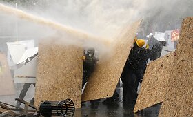 Stambule policija a&scaron;arinėmis dujomis vaikė Gegužės 1-osios demonstraciją