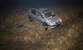 Neblaivių jaunuolių automobilis Priekulėje nuskriejo nuo kelio ir apvirto