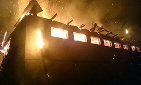 Kazimieravo kaime degė ūkinis pastatas